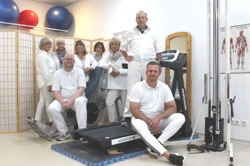 Krankengymnastik, Henning Krüger, Bad Schwartau, Behandlung, Fachpersonal, geschult, Behandlung, Therapie, Weiterbildung, Bewegungsverhalten, Bewegungsapparat, Manuelle Therapie, Krankengymnastik, osteopathie und viscerale Osteopathie, Reha-Massage mit Moorpackung, Beratung, Technik, Übungen, therapeutische Übungen, Gesamtwohlsein
