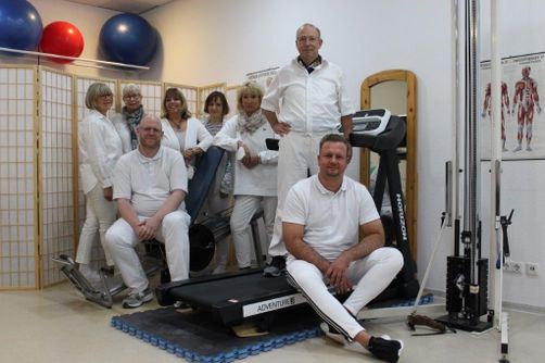 Krankengymnastik, Henning Krüger, Bad Schwartau, Behandlung, Fachpersonal, geschult, Behandlung, Therapie, Weiterbildung, Bewegungsverhalten, Bewegungsapparat, Manuelle Therapie, Krankengymnastik, osteopathie und viscerale Osteopathie, Reha-Massage mit Moorpackung, Beratung, Technik, Übungen, therapeutische Übungen, Gesamtwohlsein